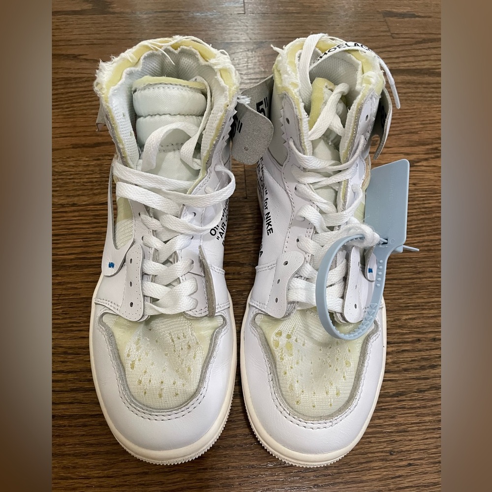 Jordan 1 Retro High
Off-White Euro
